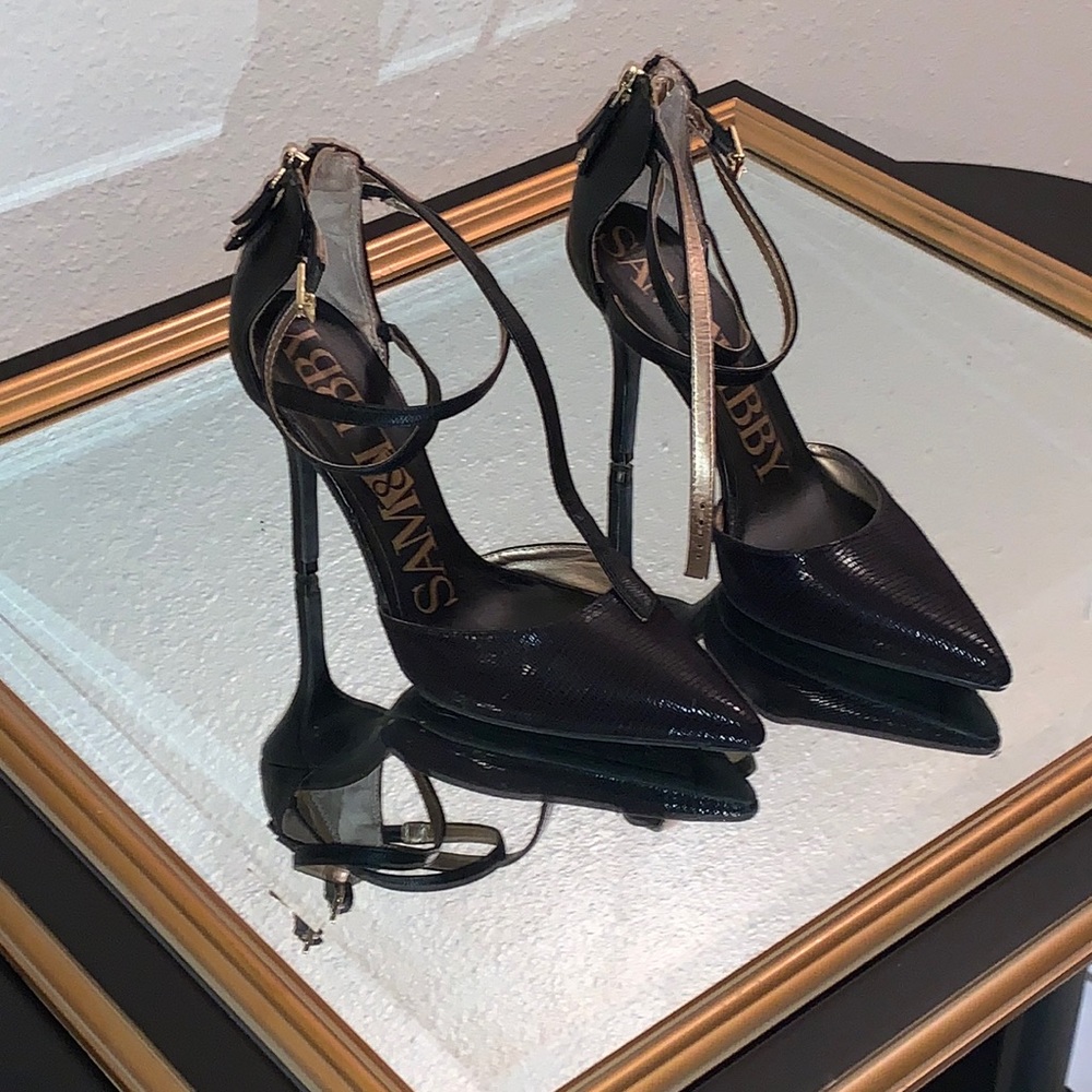 Moving Sale✨ All Designer Shoes Just $25🤑